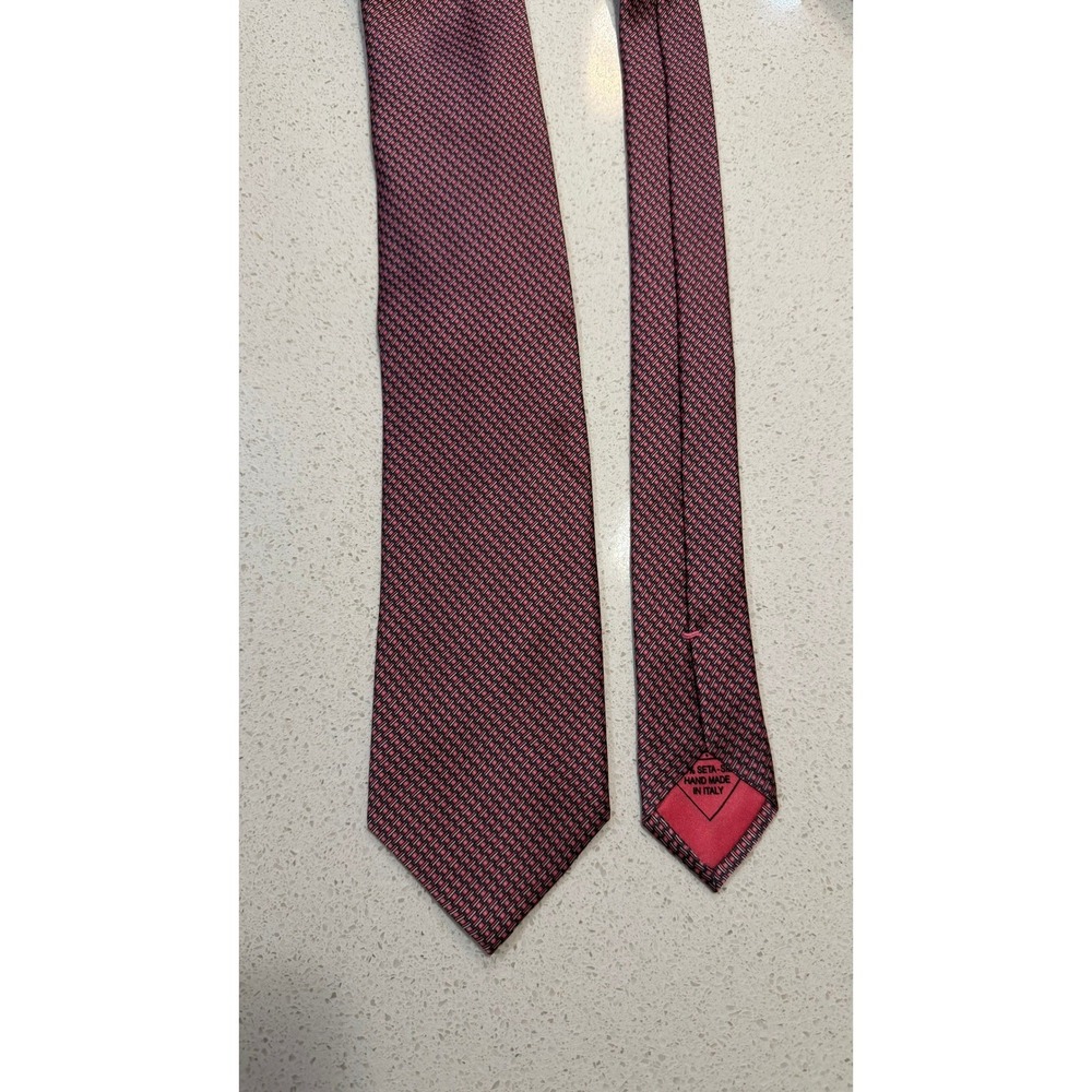 Brioni Mens Silk Tie Pink Red Geometric Micro Pattern Hand Made in Italy 3.5"